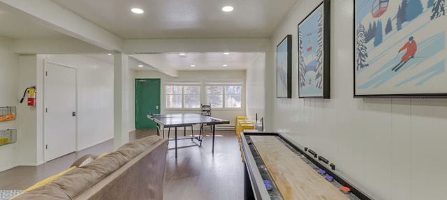 Walkable Location! Mtn-view Condo in Red River in Red River