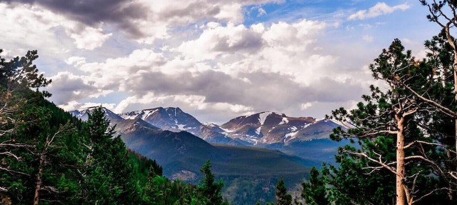 Lakefront Luxury | Hot Tub, Pool Table & Views! in Loveland