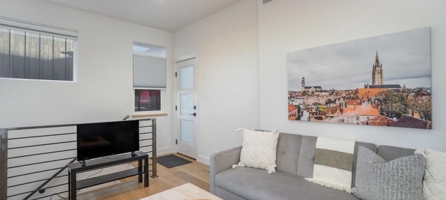 Downtown Views Deluxe Guesthouse + Rooftop Spa! in Fort Collins