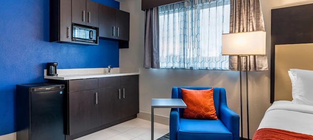 Comfort Inn & Suites Tigard near Washington Square in Tigard