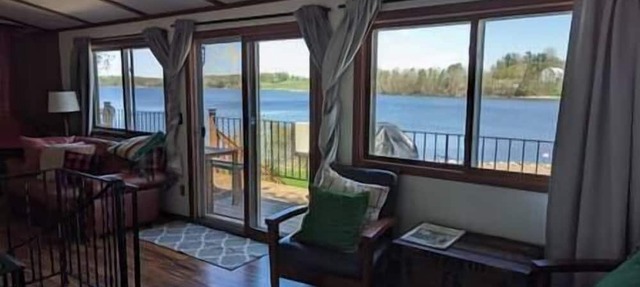 Two Acres On The Lake - Beach, Games and Sauna in Sturgeon Lake