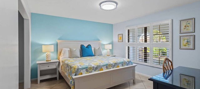 Milano Vacation Rental: Newly Renovated 3-BR Home with Private Pool, Hot Tub, and Pet-Friendly Front Yard. Minutes from Vanderbilt Beach in Naples