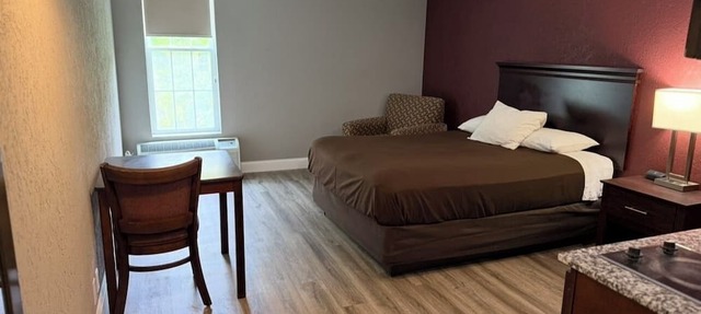 Fieldstone Apartments & Studios in Fairmont