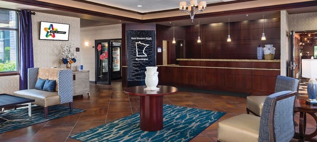 Comfort & Convenience near The Mall of America: Pool & Free Airport Shuttle in Bloomington