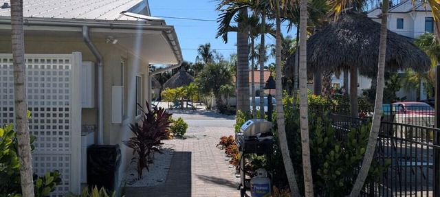 #6-Studio Suite-King Size Bed, All is in Walking Distance, Heated Pool, Kitchen in Siesta Key
