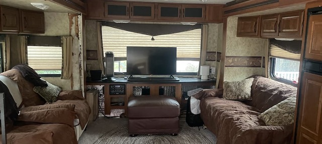 Very comfortable 32 foot Camper Trailer with 3 slide outs in Cedar Mountain