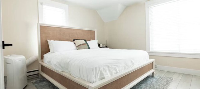 Arianna's Modern Makeover [5 Beds 2 Baths] in Grand Rapids