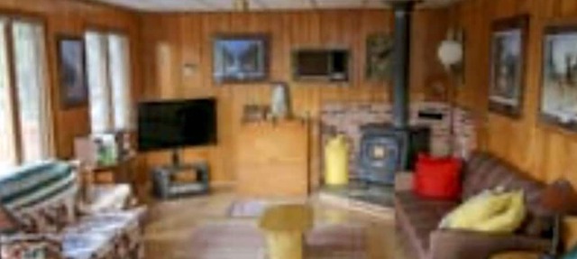 Sweet Retreat Cabin on Crane Lake with onsite parking and Air Conditioned! in Crane Lake
