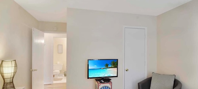 Ocean Walk Heated Pool + Lake Views Walk to Pier Village in St Simons