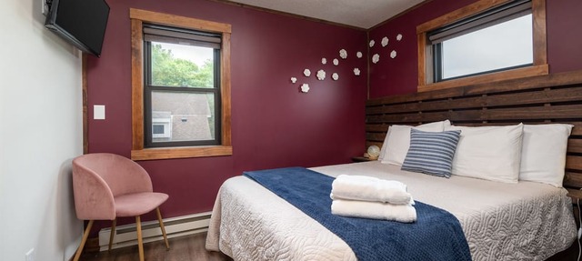 Full Kitchen | Private Deck | Lounge Downtown in Prescott