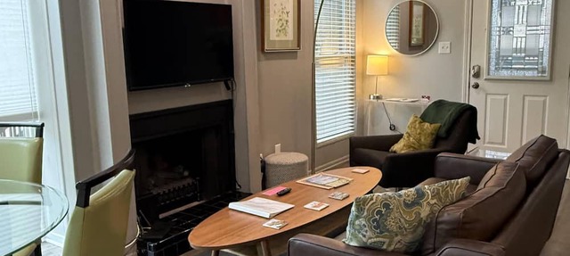 King & twin beds, desk, deck, 2 blks Zilker Park/Barton Springs, @2 mi DT! in Austin