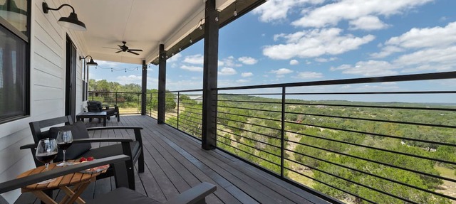 Modern Hill Country Farmhouse - Amazing Views! in Dripping Springs