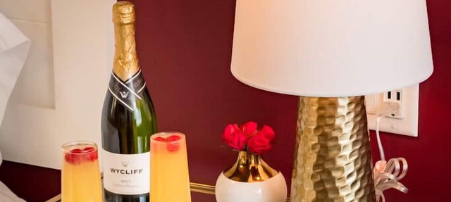 Romantic Escape | Cozy Fire | Coffee & Dining in Prescott