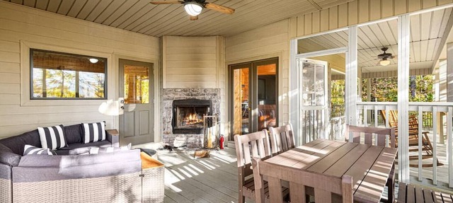 Lodge for 22, hot tub, game room + river access in Townsend