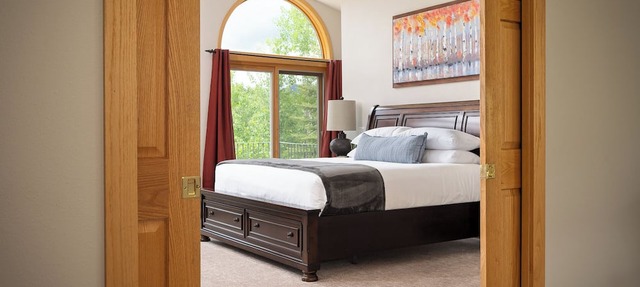 Eagle Wind Lodge | Large & Luxe Ski Lodge | Private Hot Tub | Movie & Game Room in Winter Park