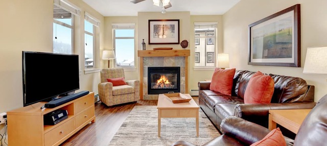 Ski In Out Condo 3425 I Huge Hot Tub I Great Views I Heated Garage I Discounted Attractions in Winter Park