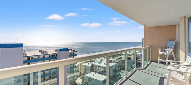 Luxury condo, across the street from the beach + Free Attraction Tickets! in North Myrtle Beach