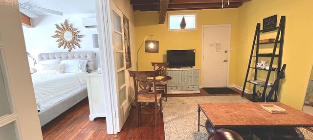 Downtown Sarasota Suite in Historic District Walk to Opera, SelbyGardens, Dining in Sarasota