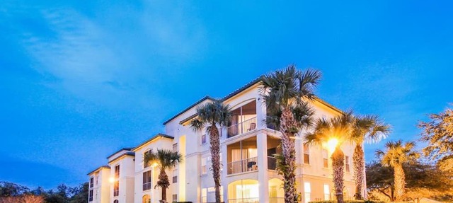 Fantastic Award Winning Newly Renovated Condo 4 miles to Disney 2+2 in Kissimmee