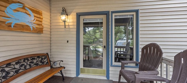 Wonderful Large Home Located Just a Short Walk to the Beach! Beautifully Maintained and Comfortable! in Isle of Palms