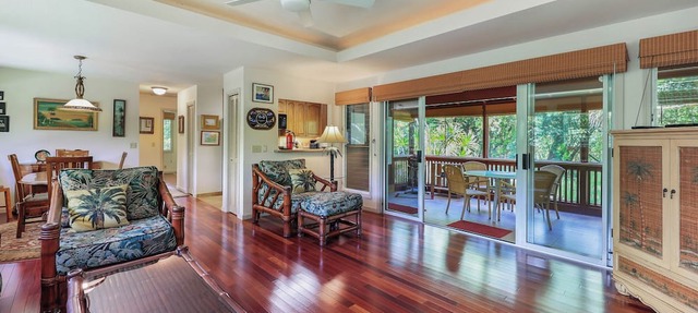 Paddle to a Secluded Beach Experience Old Hawaiʻi 50+ Year Local Expert Host in Hanalei