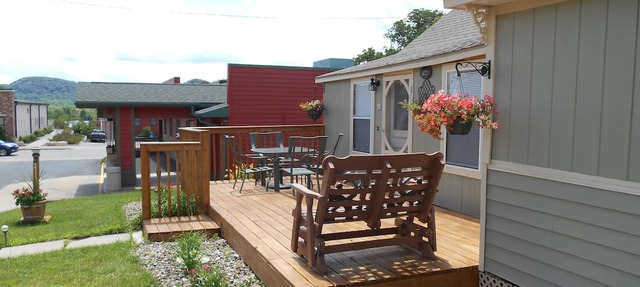 The Bungaleau 1 Bedroom House In Cute Rivertown in Trempealeau