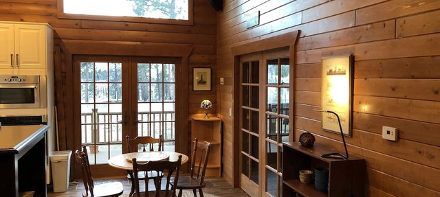 Exceptional Mountain Lodge in the Colorado Southern Rockies. Multifamily space! in Fort Garland