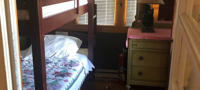 Beautiful 2.5 Bedroom House on Cranberry Lake in Eagle River
