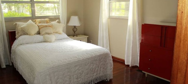 Smoky Mountain River Bungalow in Townsend