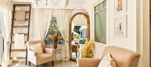 Lily Pad - #1 BEST LOCATION, STUNNING, ROMANTIC, FULL KITCHEN, OUTDOOR FIRE PIT in Jacksonville