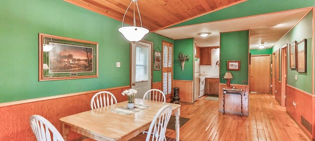 Cozy and comfortable accommodations in picturesque country setting in Hinckley