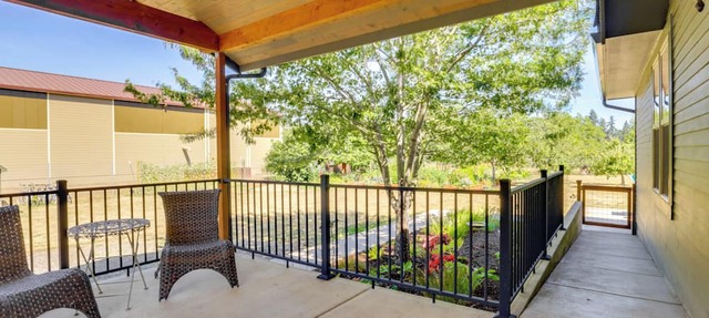 Half-Mi to Scotts Mills Falls: Wine Country Apt in Scotts Mills