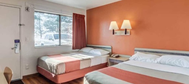 2 Full Beds | Non-Smoking in Fort Collins