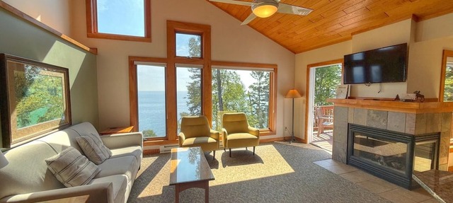 Located directly on Lake Superior, this condo is ideal for families or groups in Lutsen