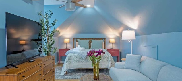 Bright & Airy Apartment w Massive Master Suite in Wilmington
