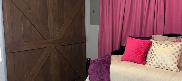 Minutes from Dickies Arena, Downtown Stock Yards & Sundance Square in Fort Worth