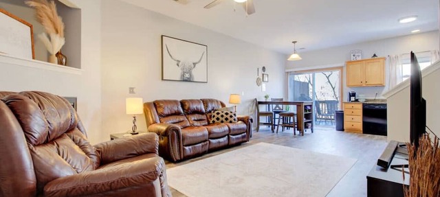 2 Kings, Workspace, Garage 3bdrm - Pastore`s Place in Manhattan