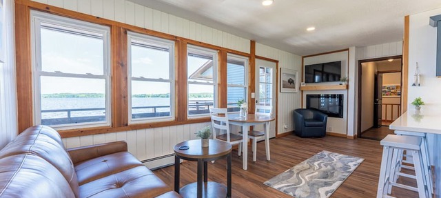 Sandy Point Resort Suit, amazing 365 Lakeview in Ely