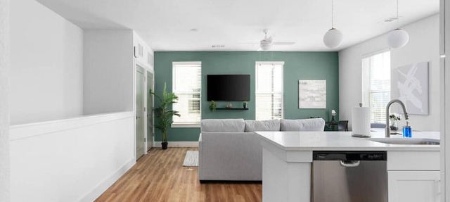 Central Escape:Gym, Coffee Bar, & Perfect Location in Pflugerville