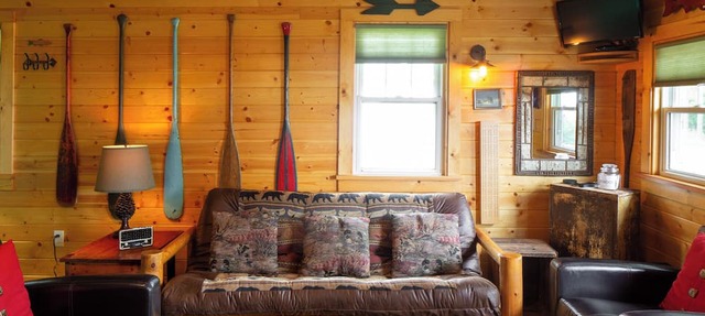 Charming cabin with AC and WiFi in delightful Two Harbors in Two Harbors