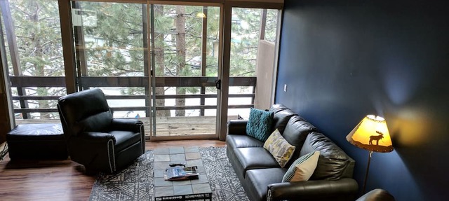 Mammoth 3 BD 2 BA Condo with Balcony, Patio - Pet Friendly in Mammoth Lakes