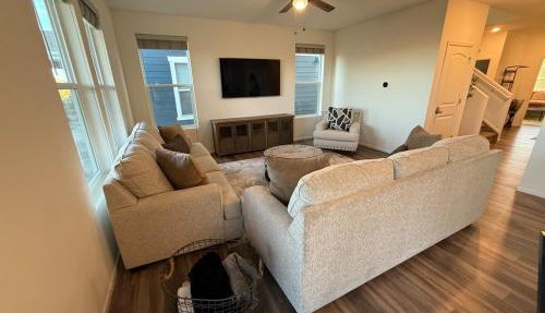 Large Home l Newer Build l Central Location l RMNP in Loveland