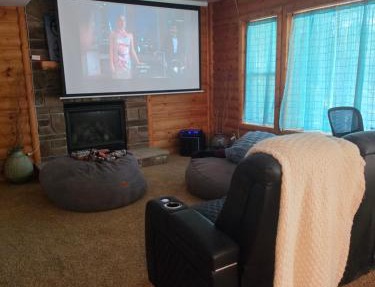 Private Lake Suite Basement Apt- Cabin Feel - Near Twin Cities - Dog-Friendly in Savage