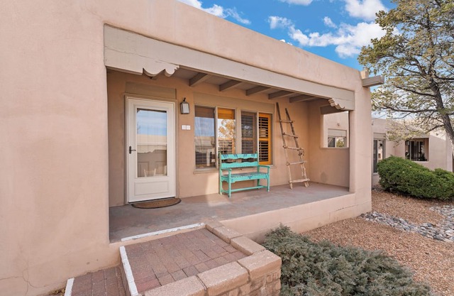 Fort Marcy 20 | Walk to Plaza | Fireplace | Kitchen | Hot Tub | Pool | End Unit | Single Level in Santa Fe