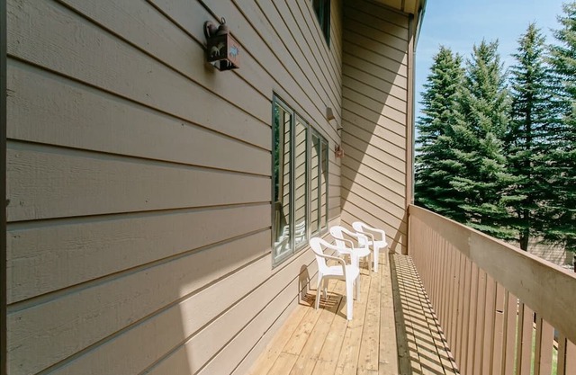 Wind River 3: Teton Village-Walk to Ski/Lift Sleeps 10- Pool/Hot Tub Access in Teton Village